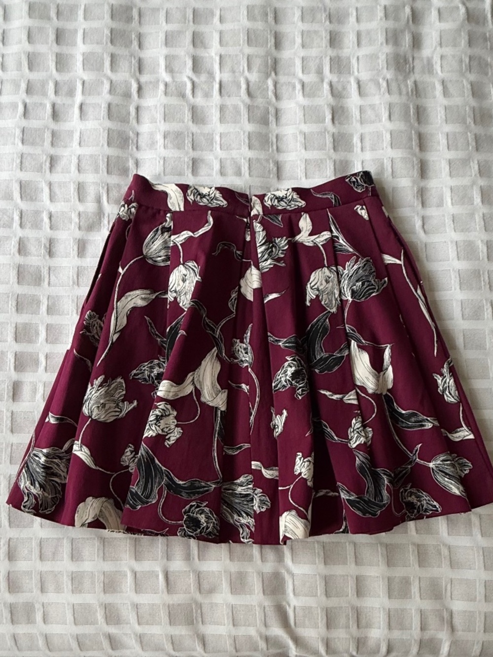 Banana Republic Burgundy Floral Pleated Skirt with pockets